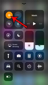 Включите или выключите режим полета, чтобы исправить ошибку формата Apple Music, не поддерживаемую